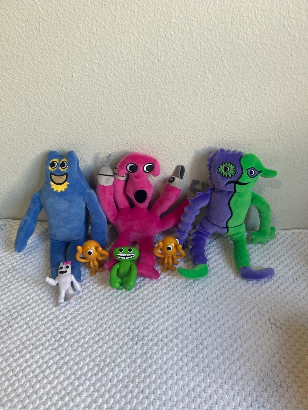 Lot of 7 Garten of Banban, 3 plush + 4 figures